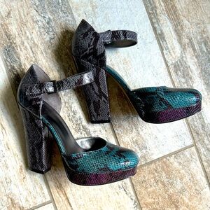Nine West Snakeskin Heels (sz 8.5)